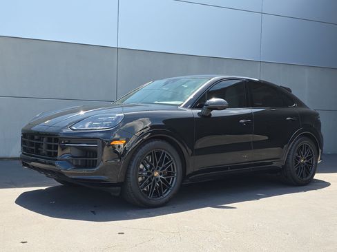 Certified 2025 Porsche Cayenne GTS AWD/4WD image 1