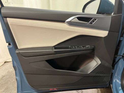 New 2026 Volkswagen Taos SE AWD/4WD image 9