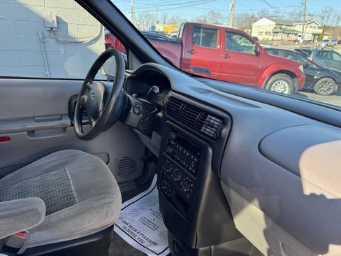 Used 2005 Chevrolet Venture LS w/ Easy Order Package image 24