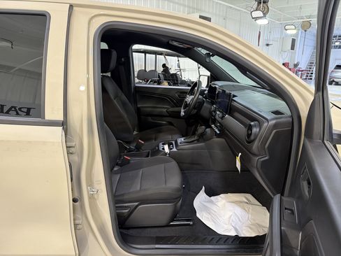 Used 2023 Chevrolet Colorado W/T image 13