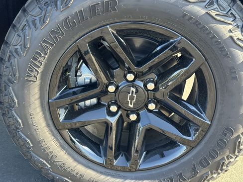New 2026 Chevrolet Silverado 1500 Custom Trail Boss w/ LPO, Dark Essentials Package AWD/4WD image 40