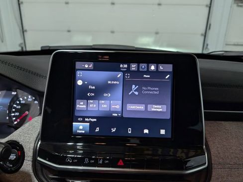 Used 2025 Jeep Compass Latitude AWD/4WD image 20