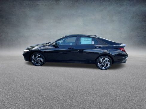 Used 2025 Hyundai Elantra Sport image 14
