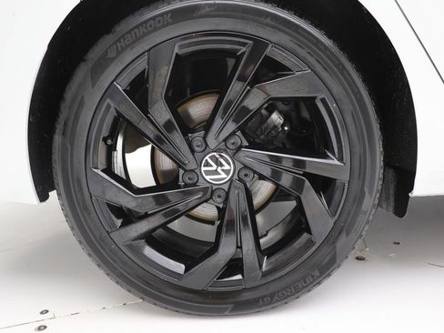 Used 2025 Volkswagen Jetta SE FWD image 9