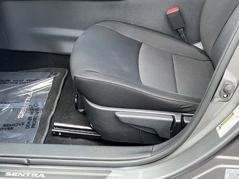 Used 2024 Nissan Sentra SV FWD image 17