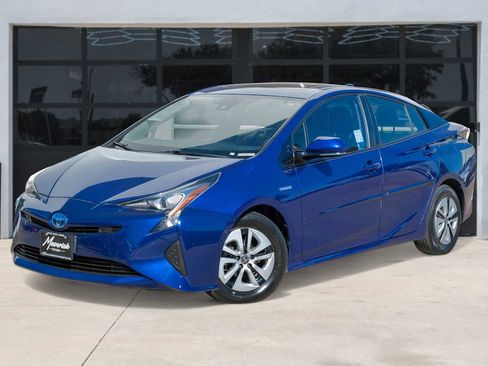 Used 2017 Toyota Prius Four image 1
