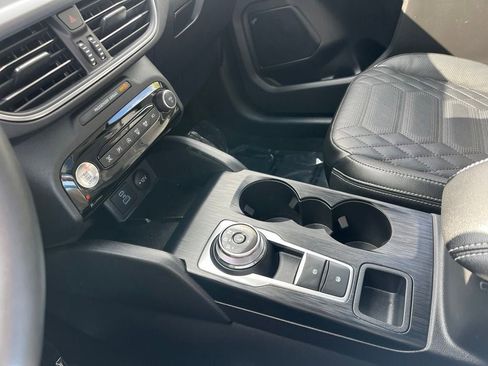 Used 2023 Ford Escape Platinum w/ Premium Technology Package AWD/4WD image 36