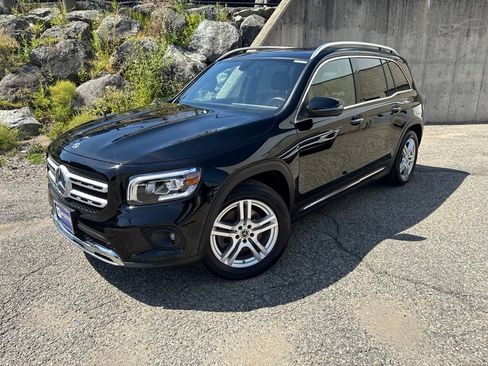 Used 2021 Mercedes-Benz GLB 250 4MATIC image 2