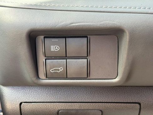 Used 2022 Toyota Highlander XLE AWD/4WD image 28