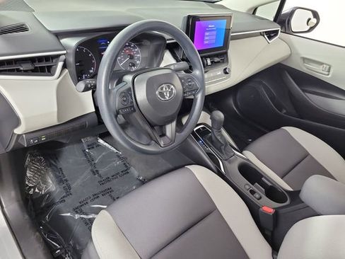 Used 2025 Toyota Corolla LE FWD image 18