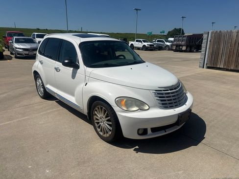 Used 2008 Chrysler PT Cruiser Limited FWD image 3