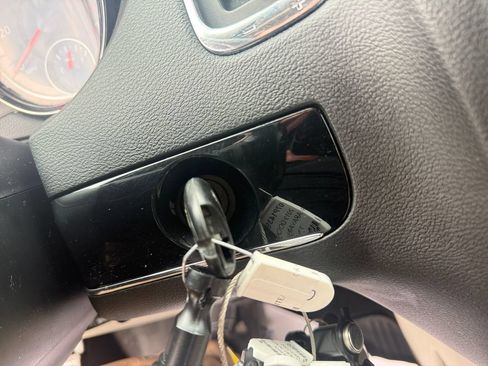 Used 2019 Dodge Grand Caravan SXT FWD image 29