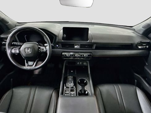 Used 2025 Honda Pilot TrailSport image 13