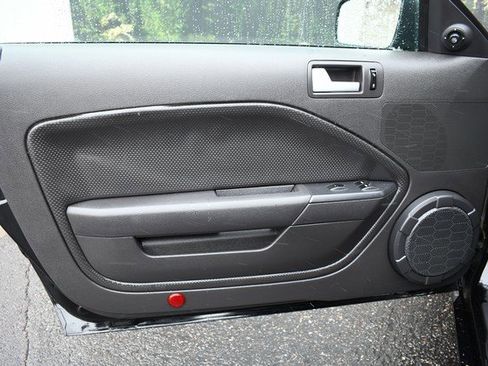 Used 2005 Ford Mustang GT Premium image 13