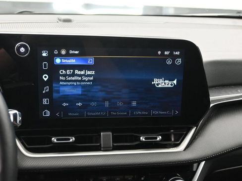 Used 2025 Chevrolet Equinox LT FWD image 13