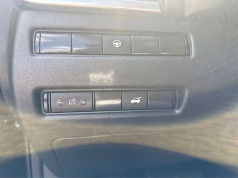 Used 2022 Nissan Rogue SV w/ SV Premium Package FWD image 18