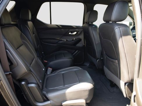 Used 2023 Chevrolet Traverse LT AWD/4WD image 16
