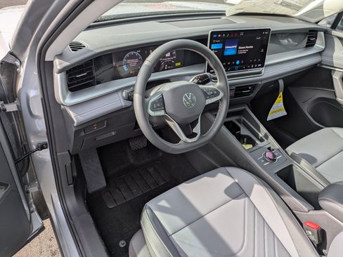 New 2026 Volkswagen Tiguan SE image 12