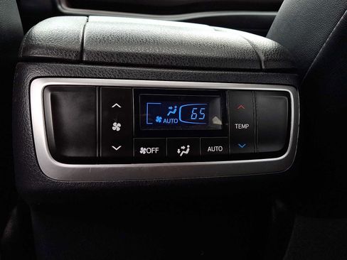 Used 2018 Toyota Highlander XLE AWD/4WD image 12