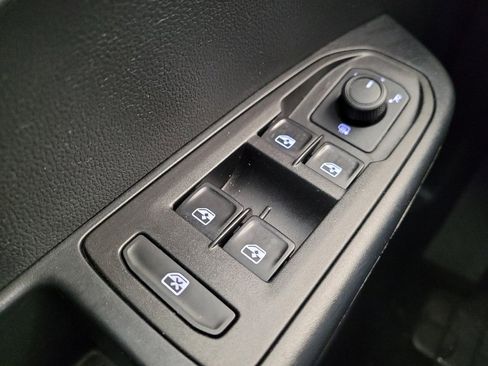 Used 2023 Volkswagen Taos SE image 27