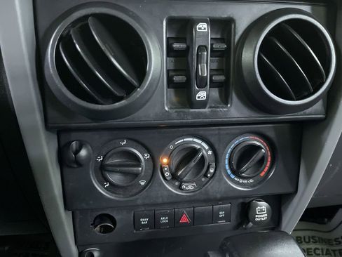 Used 2008 Jeep Wrangler Unlimited Rubicon w/ PWR Convenience Group image 21