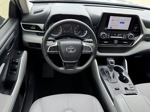 Used 2023 Toyota Highlander L FWD image 21