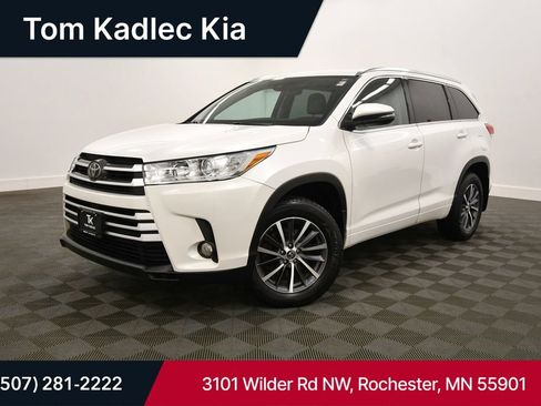 Used 2018 Toyota Highlander XLE AWD/4WD image 1