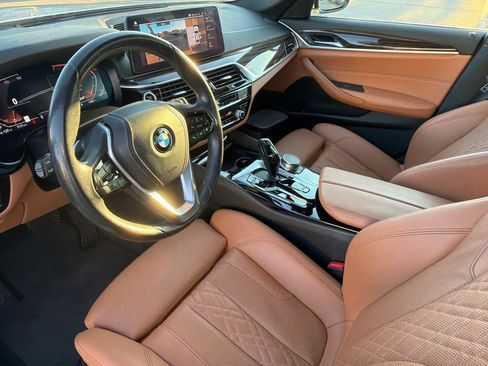 Used 2021 BMW 530i w/ Convenience Package RWD image 4