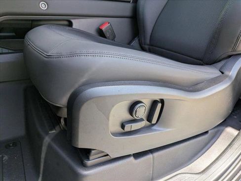 New 2025 Land Rover Defender 90 X-Dynamic SE image 4