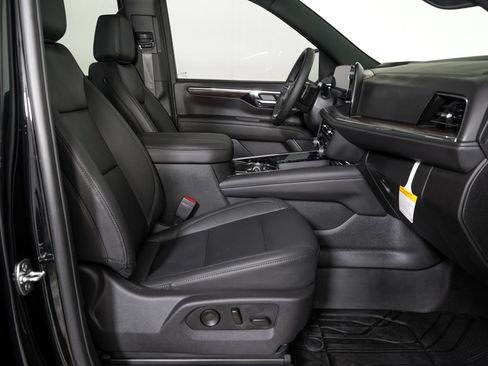 Used 2026 Chevrolet Tahoe Z71 w/ Comfort Package AWD/4WD image 9