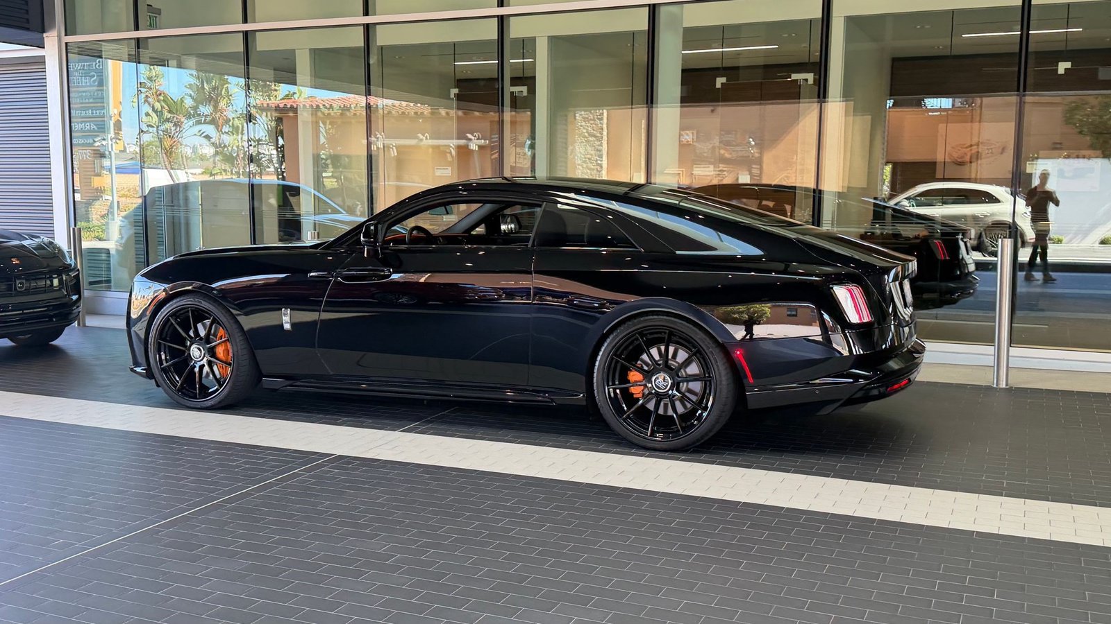 Used 2024 Rolls-Royce Spectre AWD/4WD image 3