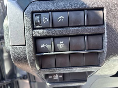Used 2025 Toyota Tacoma SR5 AWD/4WD image 21