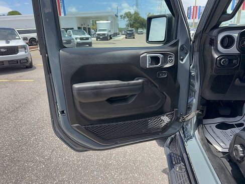Used 2024 Jeep Wrangler Unlimited Sport AWD/4WD image 10
