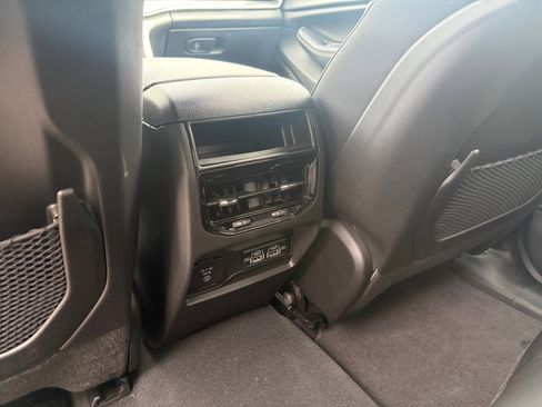 Used 2025 Jeep Grand Cherokee Altitude AWD/4WD image 25