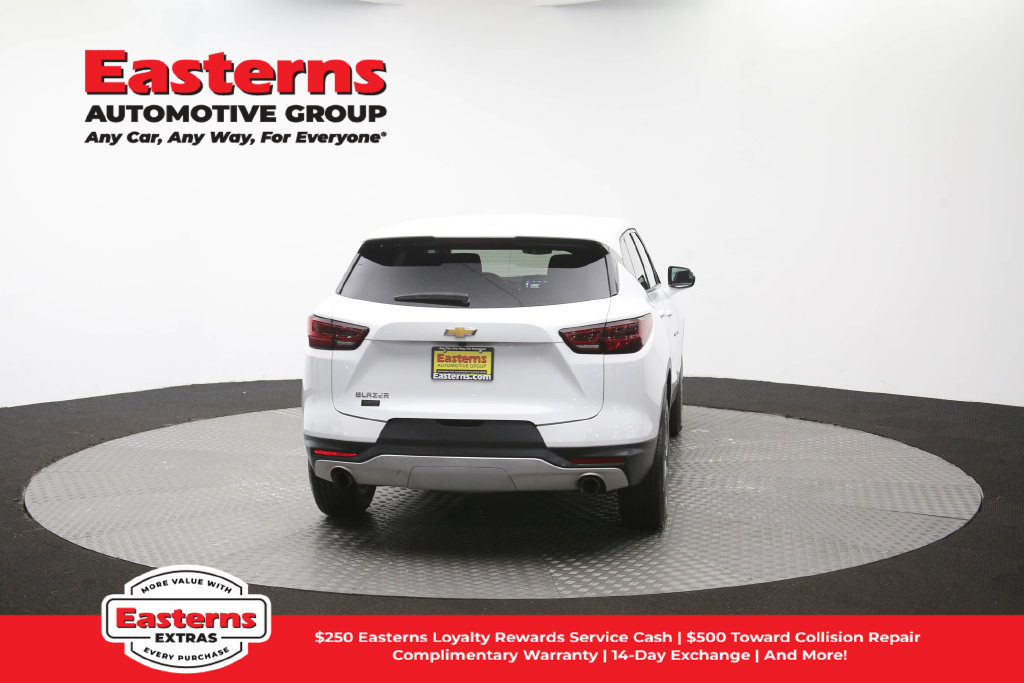 Used 2025 Chevrolet Blazer LT FWD image 39
