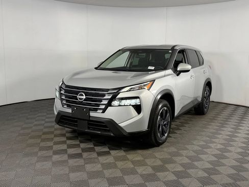 Used 2025 Nissan Rogue SV FWD image 9