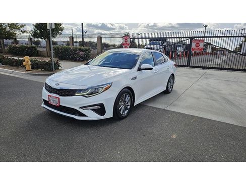 Used 2019 Kia Optima LX image 3