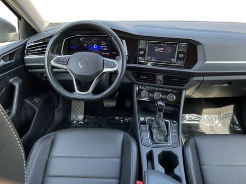 Used 2024 Volkswagen Jetta SE FWD image 15