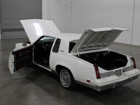 Used 1988 Oldsmobile Cutlass Supreme Classic Brougham RWD image 29