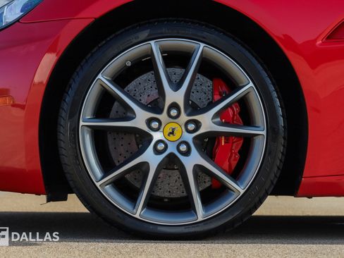 Used 2010 Ferrari California RWD image 8