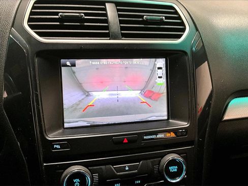 Used 2016 Ford Explorer XLT w/ Equipment Group 202A image 14