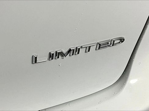 New 2026 Chrysler Pacifica Limited image 10