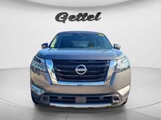 Used 2025 Nissan Pathfinder SL FWD video 2