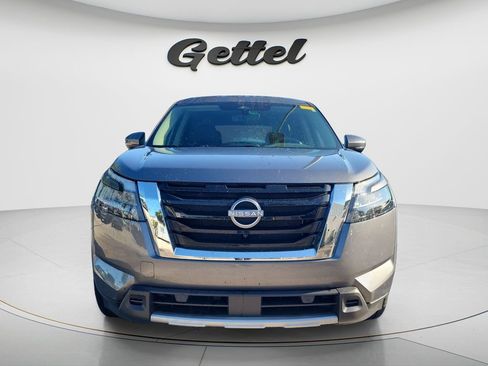 Used 2025 Nissan Pathfinder SL FWD image 2