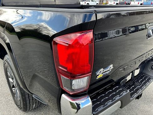 Used 2023 Toyota Tacoma SR5 AWD/4WD image 34