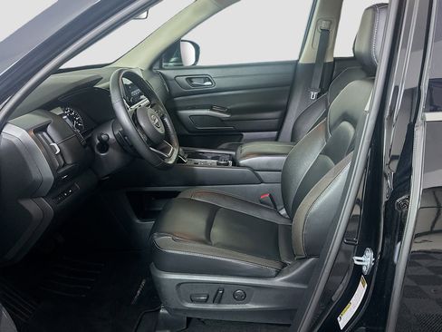 Used 2023 Nissan Pathfinder SL AWD/4WD image 13