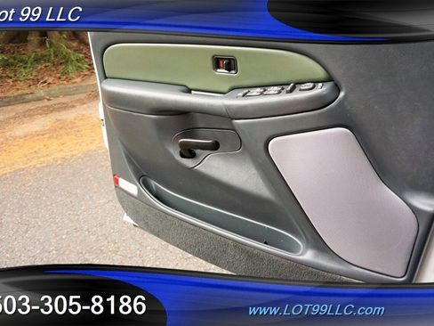 Used 2002 Chevrolet Avalanche 4x4 w/ North Face Edition image 21