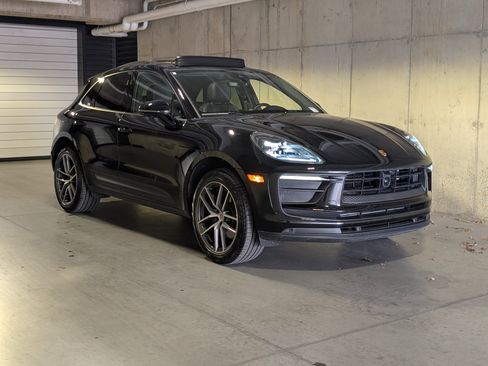 Used 2025 Porsche Macan image 9