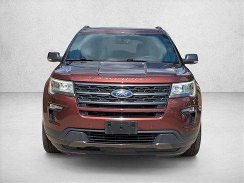 Used 2018 Ford Explorer XLT w/ Equipment Group 202A FWD image 2