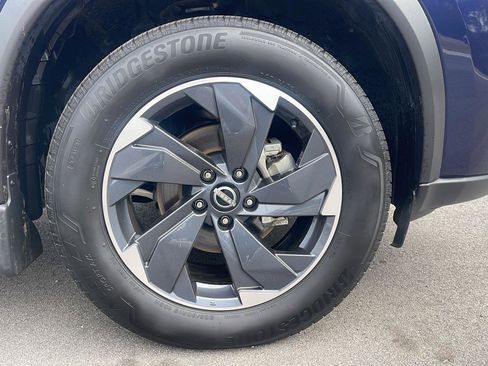 Used 2024 Nissan Rogue SV image 9